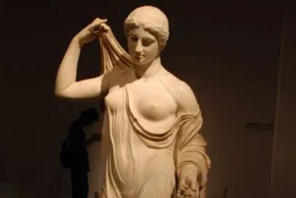 m88体育app下载世界十大女性雕像维纳斯女神像第一创作于公元前5世纪(图1)