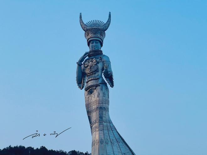 m88体育官网登录入口全世界最高的苗族女神雕像就在黔东南比美国的自由女神像还高(图3)