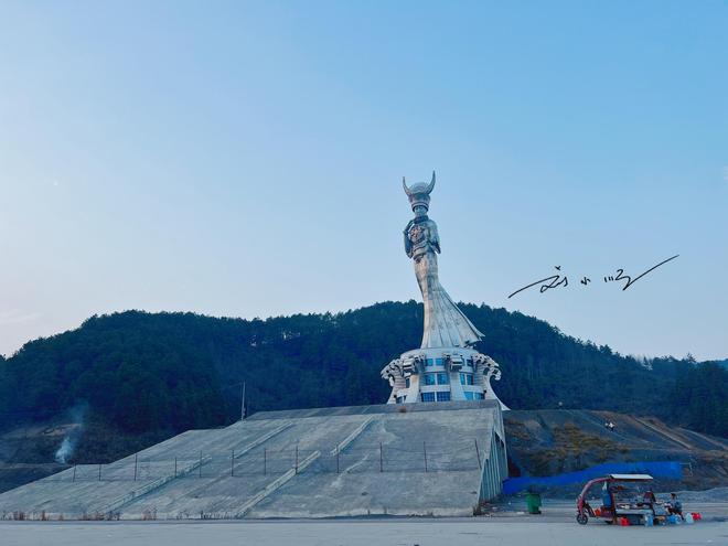 m88体育官网登录入口全世界最高的苗族女神雕像就在黔东南比美国的自由女神像还高(图4)
