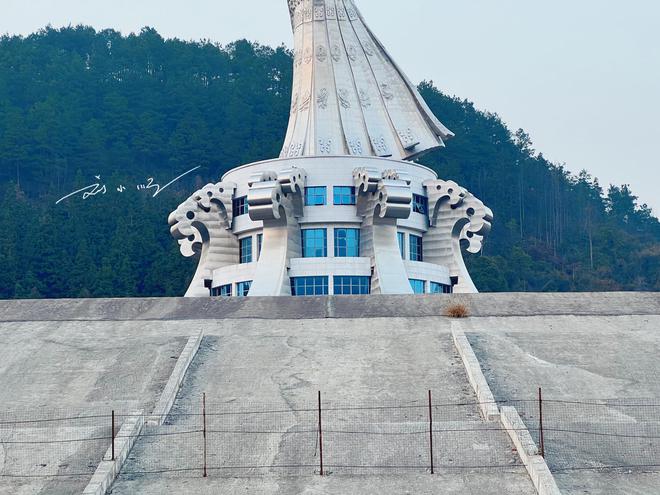 m88体育官网登录入口全世界最高的苗族女神雕像就在黔东南比美国的自由女神像还高(图6)