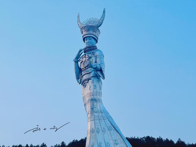 m88体育官网登录入口全世界最高的苗族女神雕像就在黔东南比美国的自由女神像还高(图8)