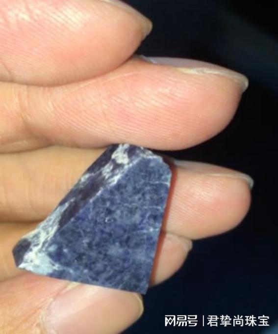 m88体育官方新疆市场上出现的一种蓝色石头(图2)